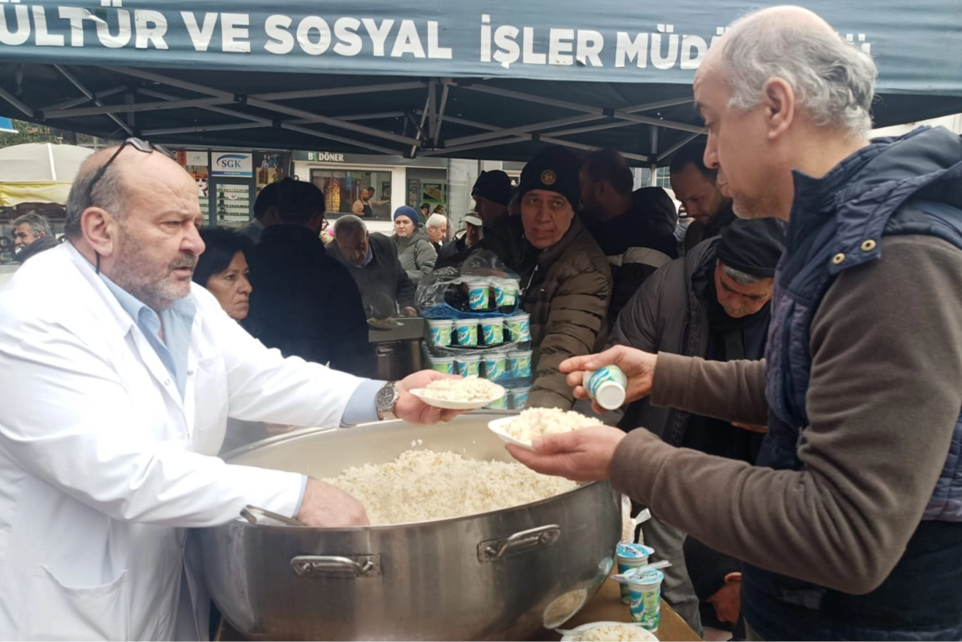 Keşansporlu futbolcular Çetinkaya ve Yıldız anısına pilav hayrı 
