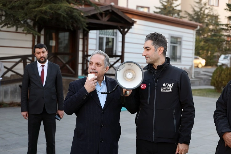 Kayseri Talas'ta deprem tatbikatı 