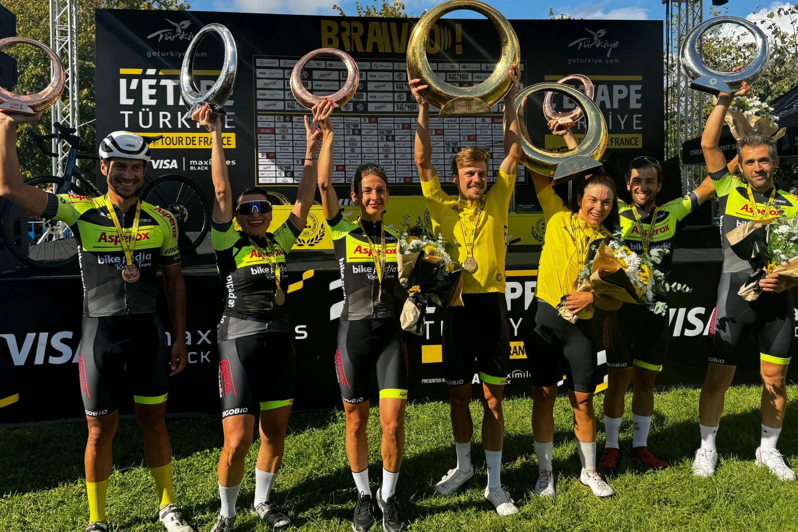 Bisiklet takımı yıl boyunca başarıya pedalladı 