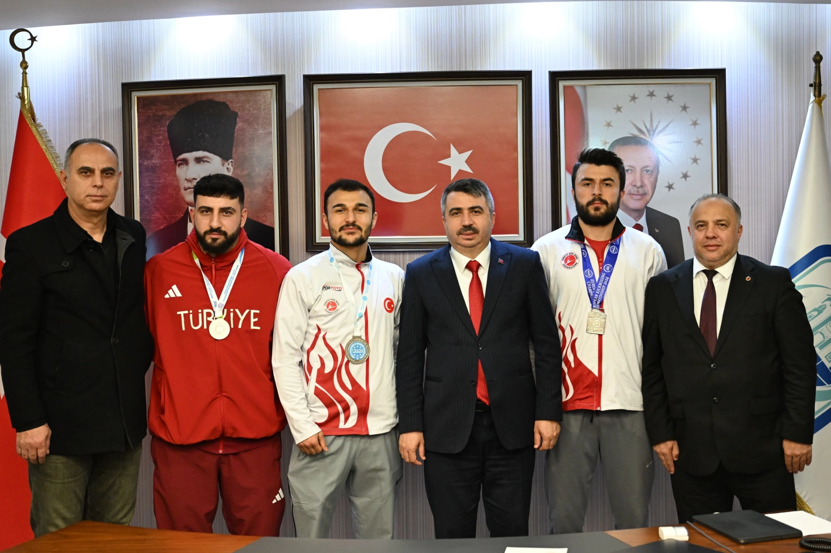 Bursa Yıldırım Belediye Başkanı Yılmaz şampiyonları ağırladı 
