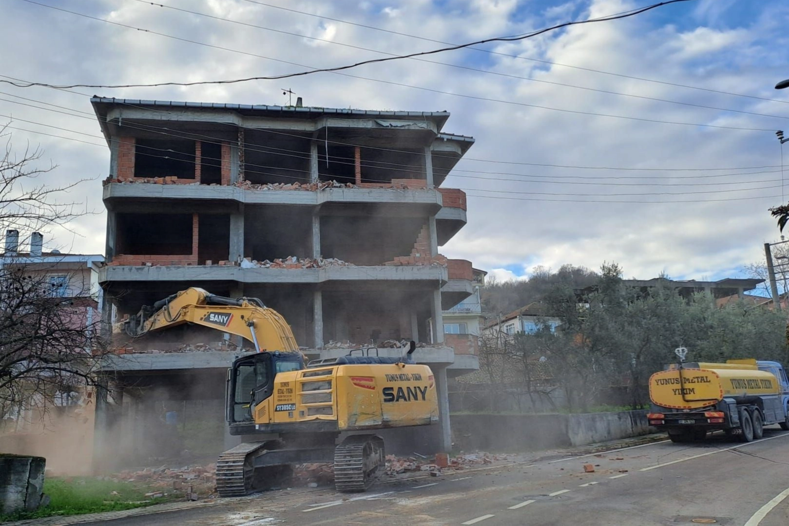 Kocaeli Gölcük'te depreme dayanıksız binalardan arındırılıyor 