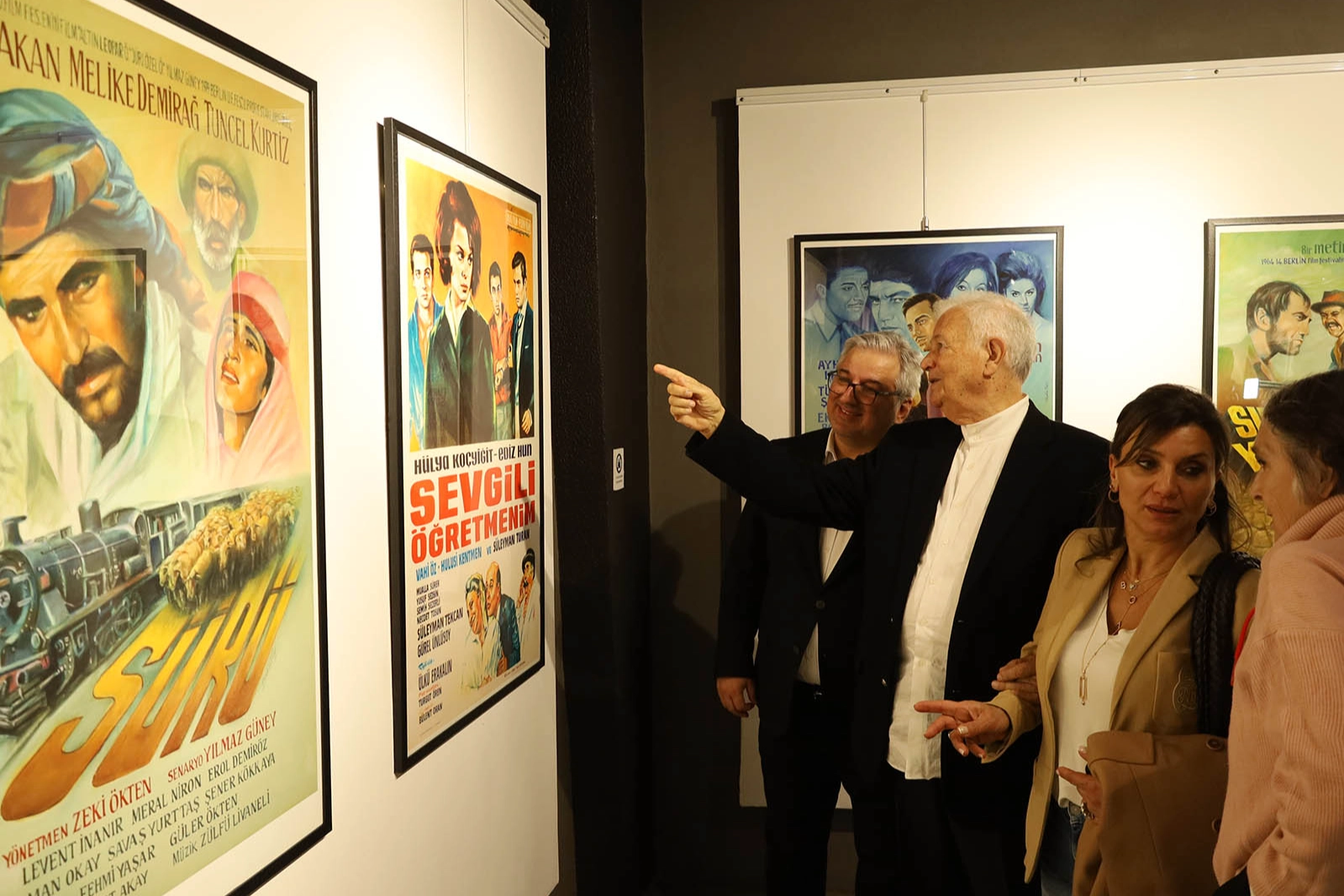 Sakarya'da 40 film afişi eseri, sergide görücüye çıktı 