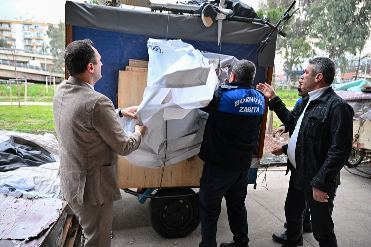 İzmir Bornova’da viyadükaltı pazaryerine düzenleme 