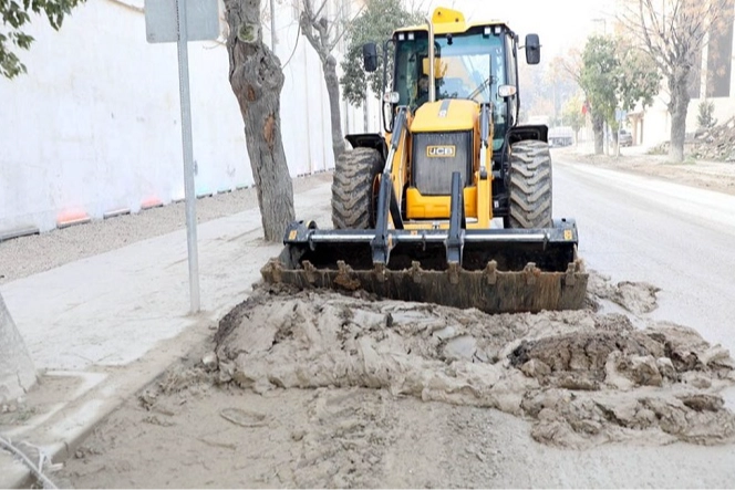 Hatay Büyükşehir yolları temizliyor 