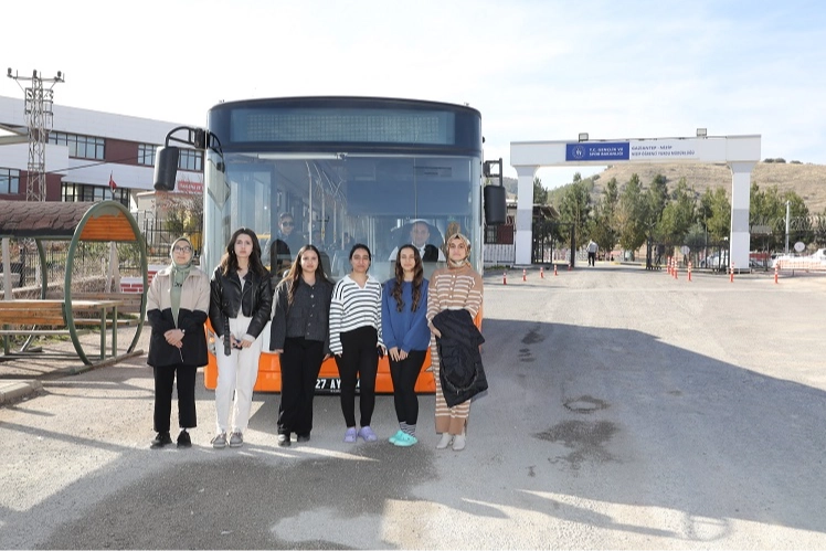Gaziantep Nizip'in derdini Fatma Şahin çözdü 