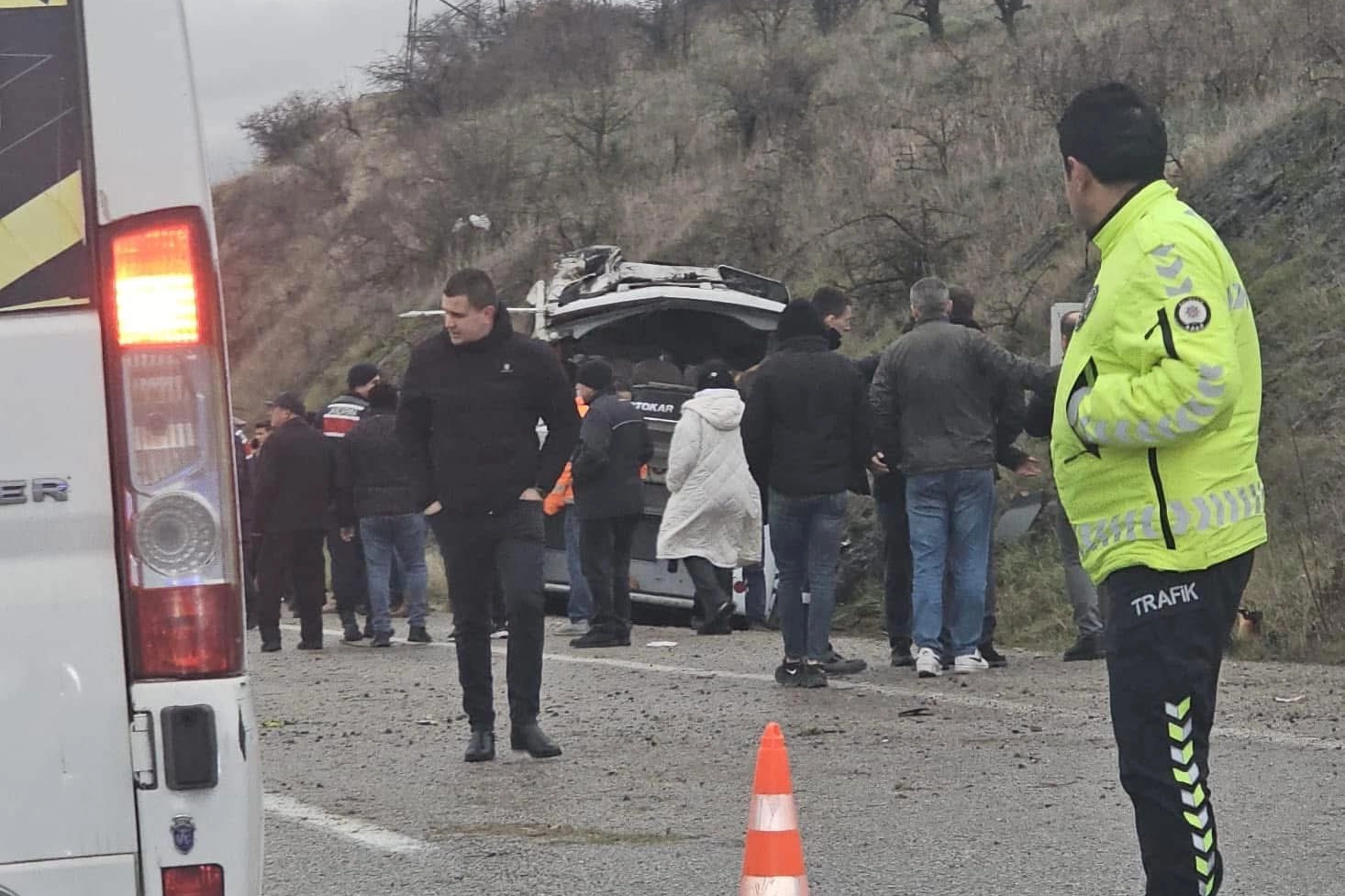 Balıkesir Gönen'de işçi servisi devrildi: 25 yaralı 