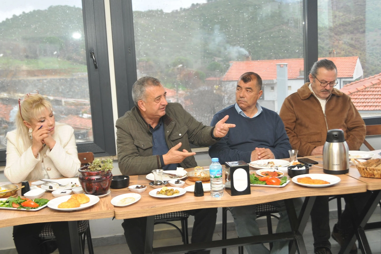 Başkan Günay, Güzelbahçe’de Muhtarlarla Buluştu 