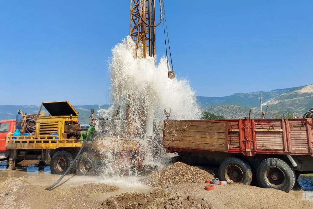 Sakarya Yeşilvadi'de 160 metre derinlikten yeni kaynak 
