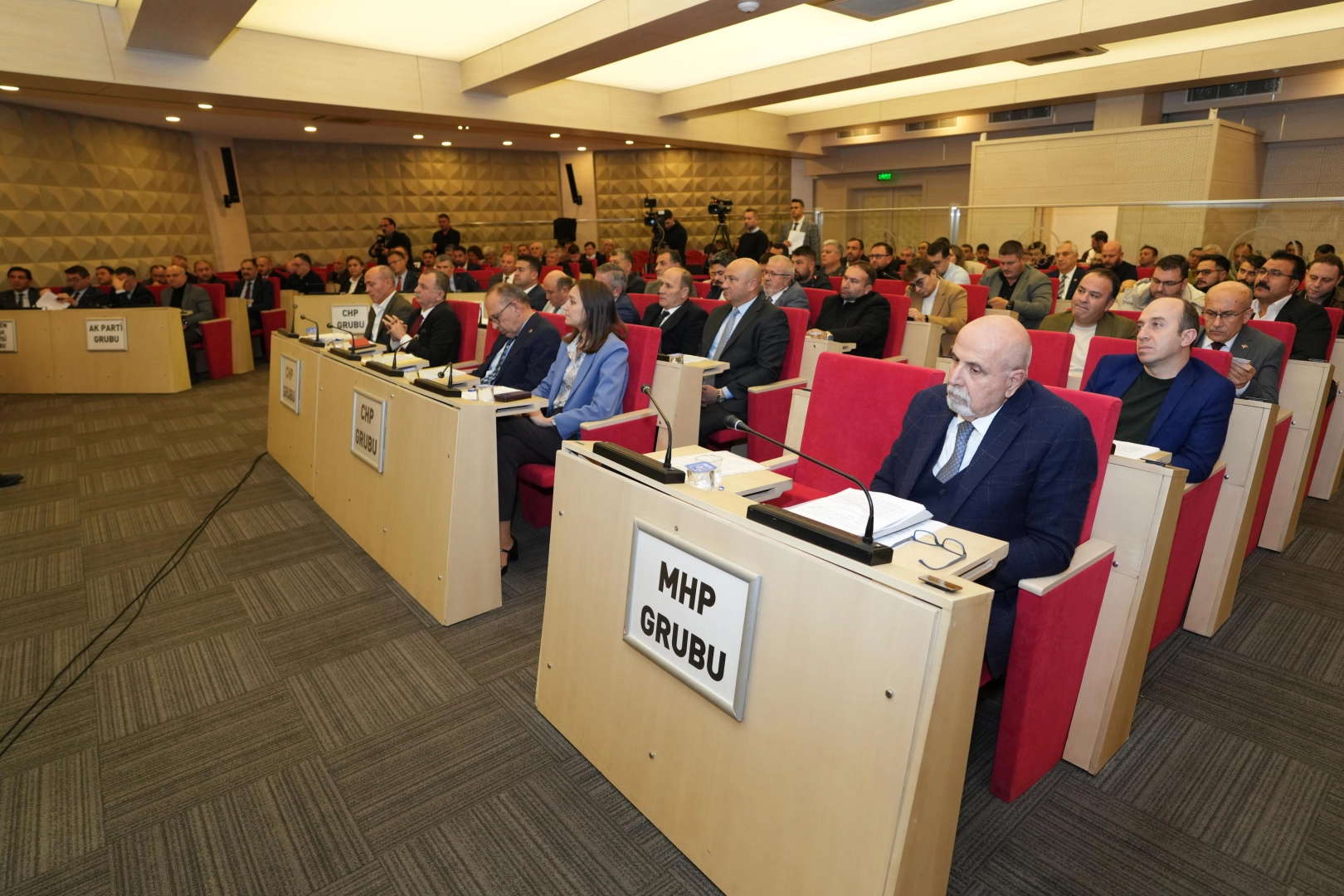 Manisa Büyükşehir Meclisi 'denetim' üyelerini seçti 
