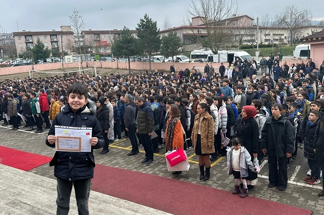 Düzce'de öğrenciler karnelerine kavuştu 