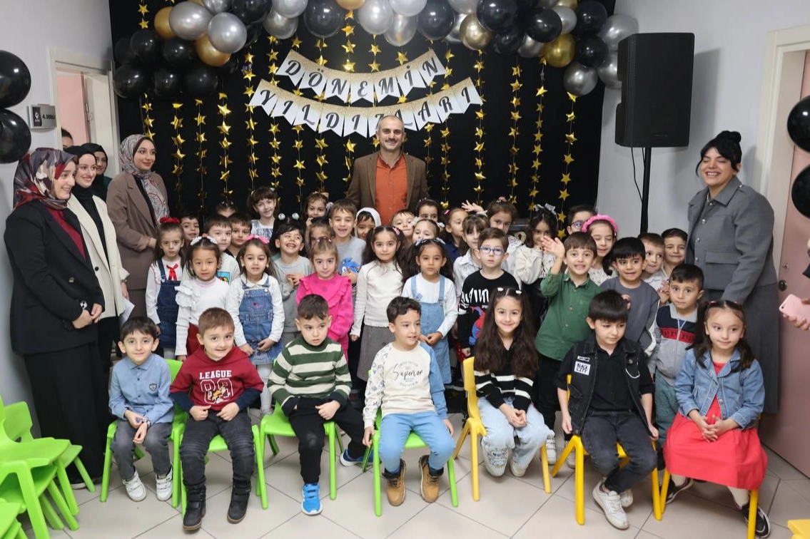 Kocaeli Çayırova'da da minikler karnelerine kavuştu 