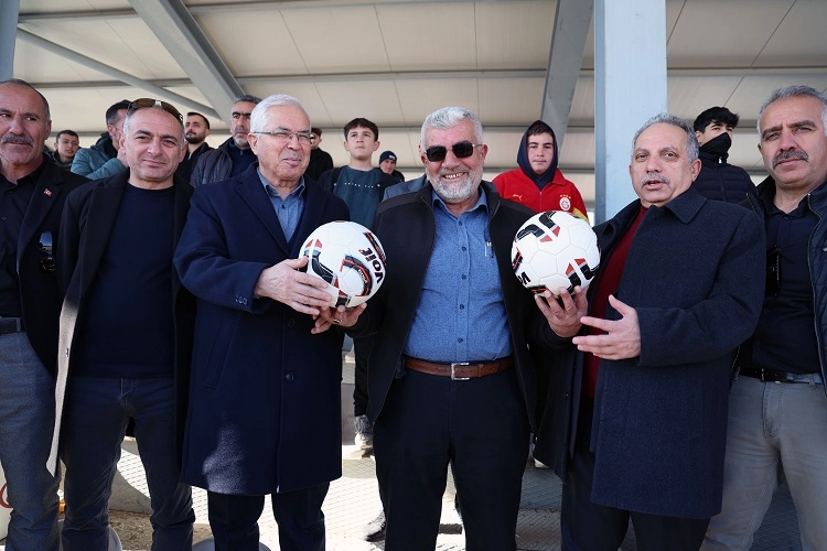 Kayseri Talas protokolünden turnuvaya destek 