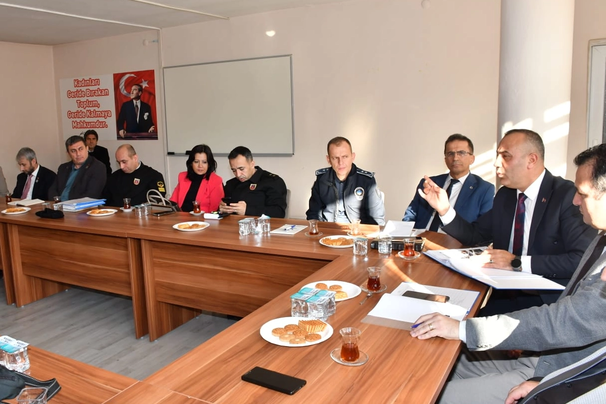 Manisa'da şehit aileleri ve gazileri buluşturan toplantı 
