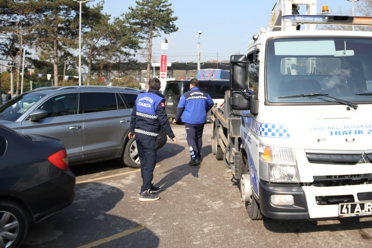 Kocaeli Zabıtası 2 bin 736 aracı çekti! 