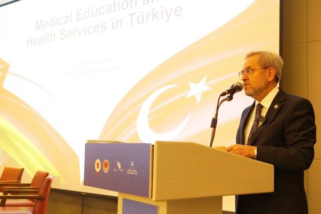 Rektör Ünüvar, Türkiye’nin sağlıktaki başarı hikayesini Umman'da anlattı 