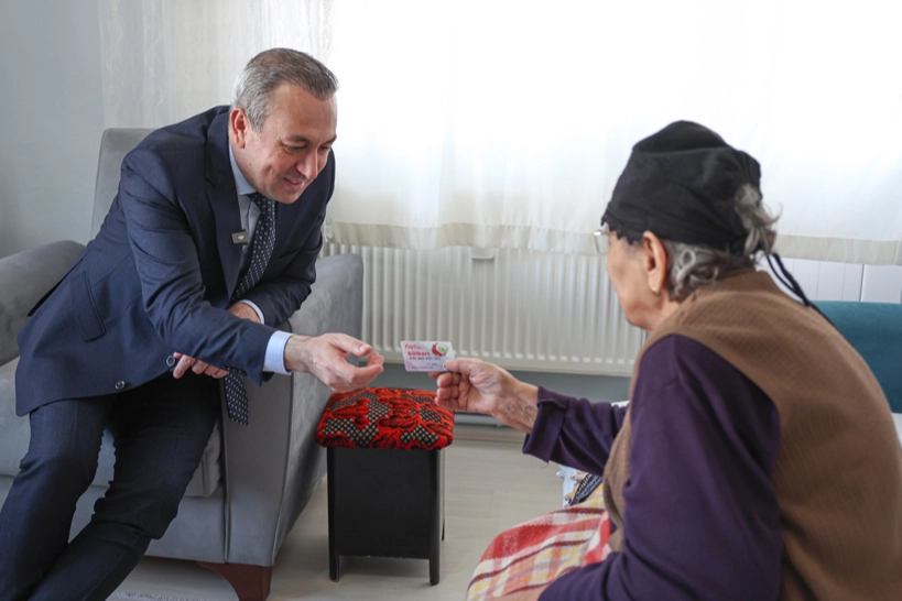 Sivas'ta Gülkartları Başkan Uzun teslim etti 