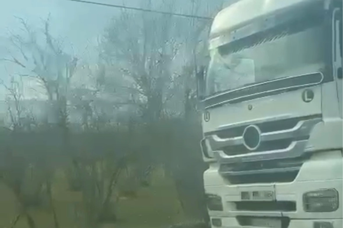 Düzce'ye 20 kaçak göçmeni tırla bırakıp kaçtılar! 