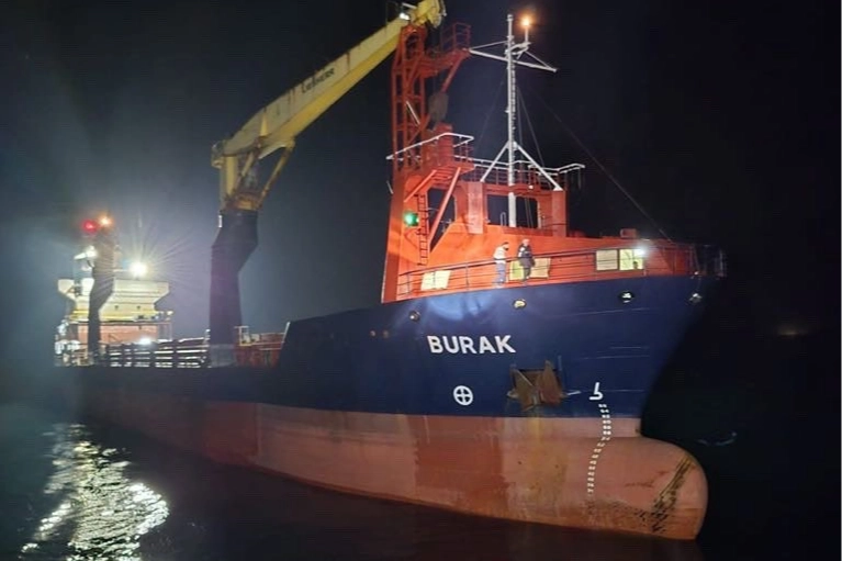 Seyir halindeki kuru yük gemisi Çanakkale Boğazı'nda arıza yaptı 