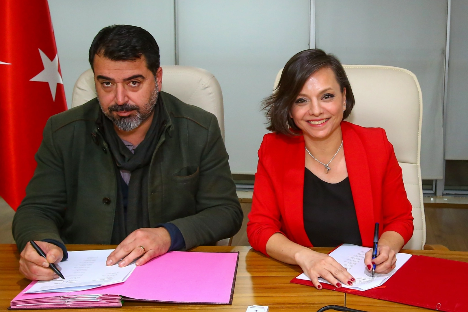 İzmir Karabağlar'da işçileri sevindiren sözleşme 