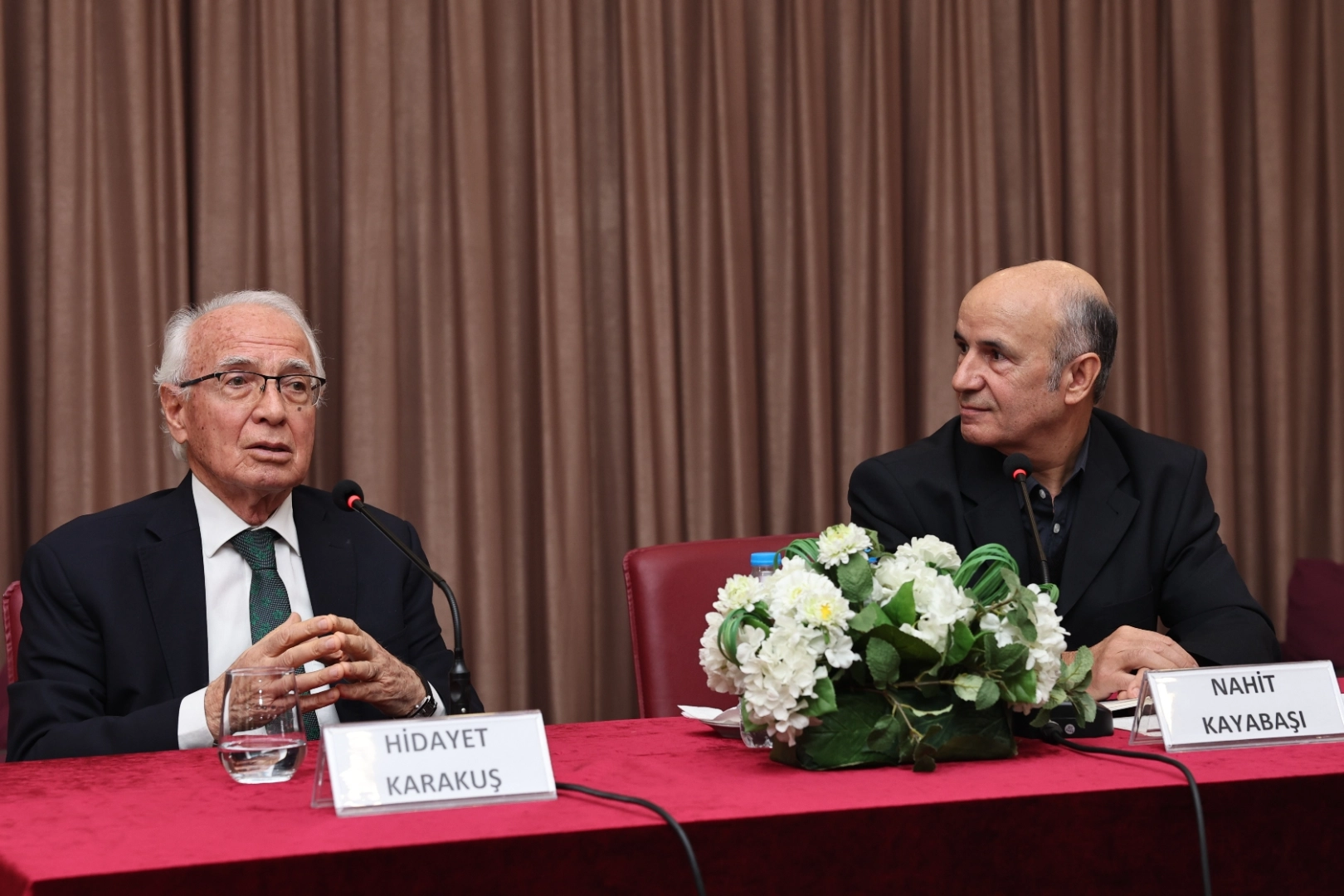 Hidayet Karakuş Bursa Nilüfer’de edebiyatseverlerle buluştu 