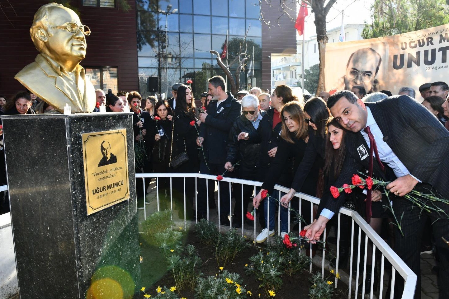 Uğur Mumcu İzmir Çiğli’de anıldı 