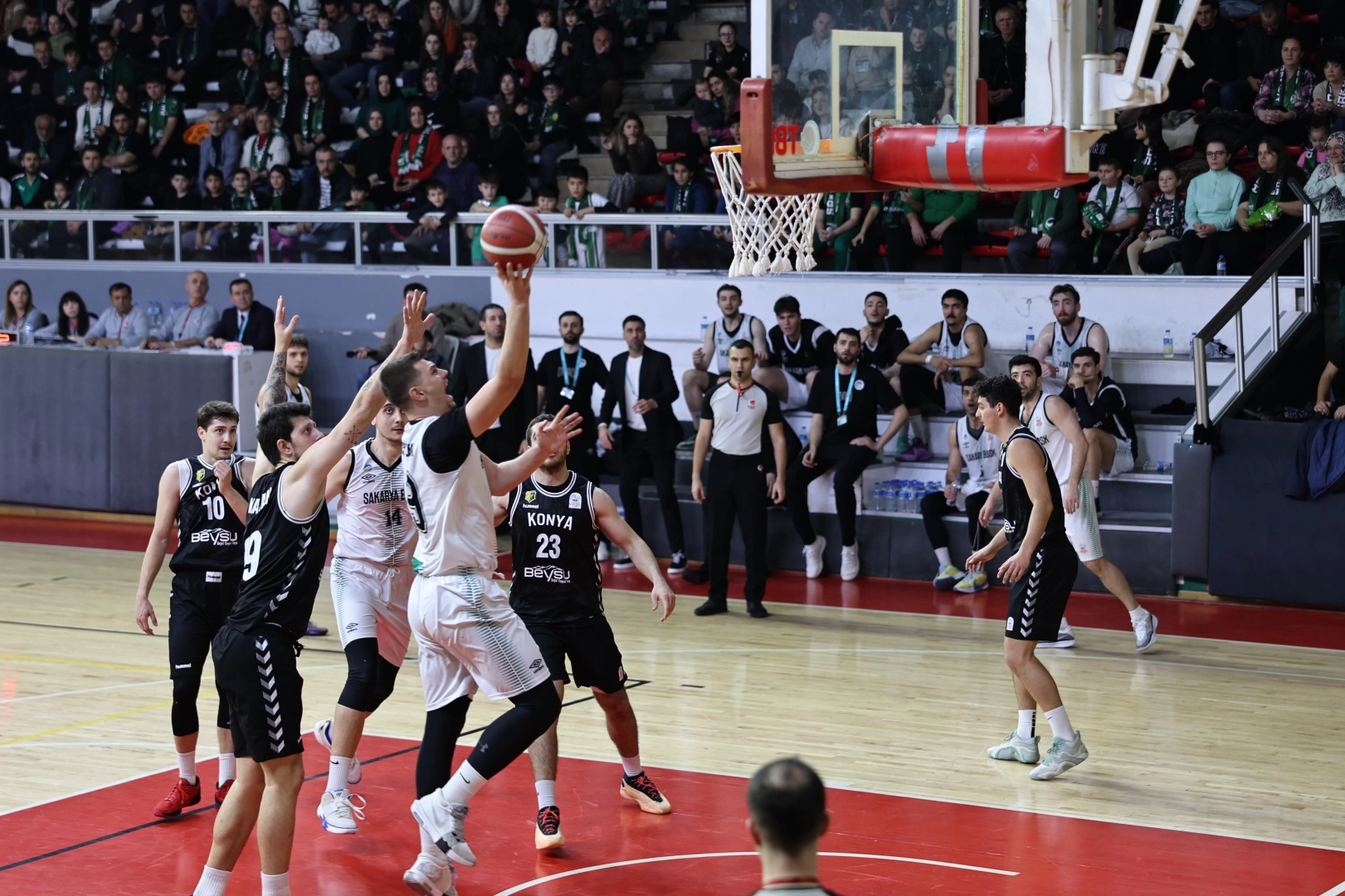Sakarya potada galibiyet sayısını 5'e çıkardı 