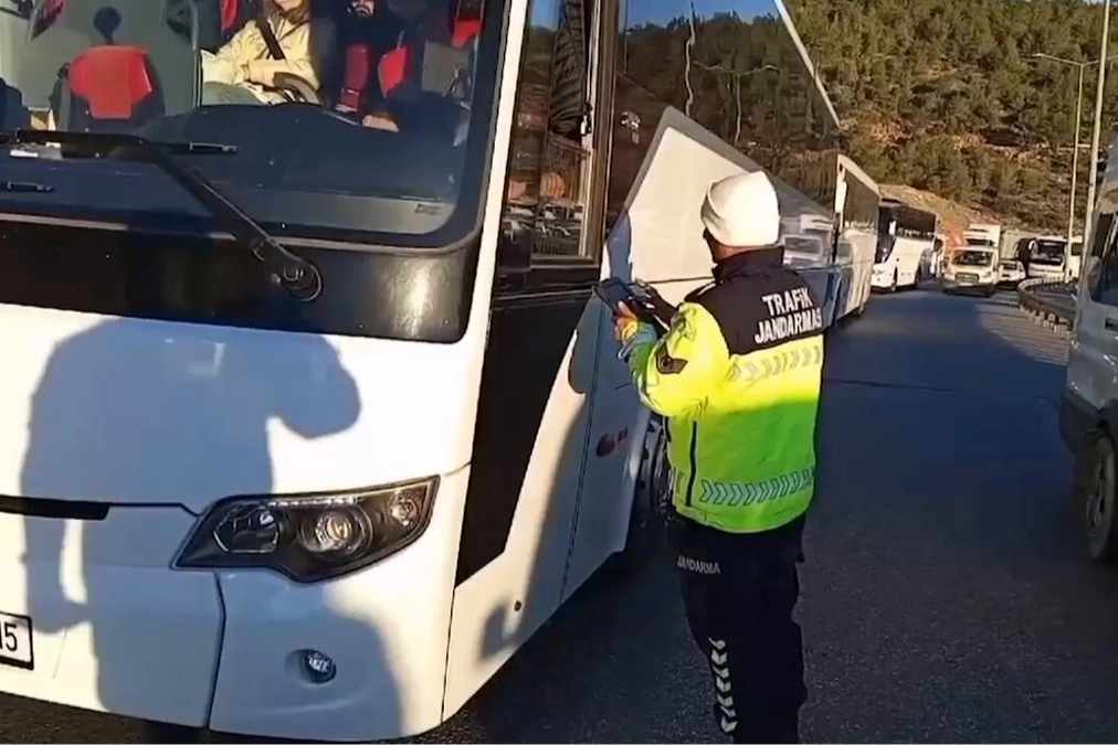 Trafikte ilk 20 gün 'hızlı' başladı... Hız ihlallerine 300 bin işlem! 