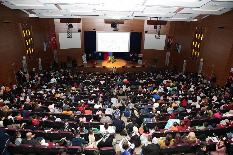 Kayseri Talas'ta çocuklara 'Küçük Prens' sürprizi 