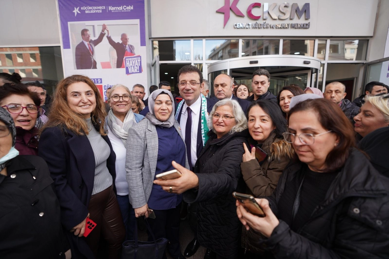 Başkan İmamoğlu Küçükçekmece'de STK'larla buluştu 