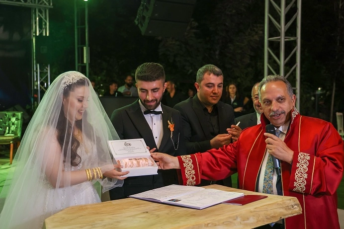 Kayseri Talas mutlu çiftlere ev sahipliği yaptı 