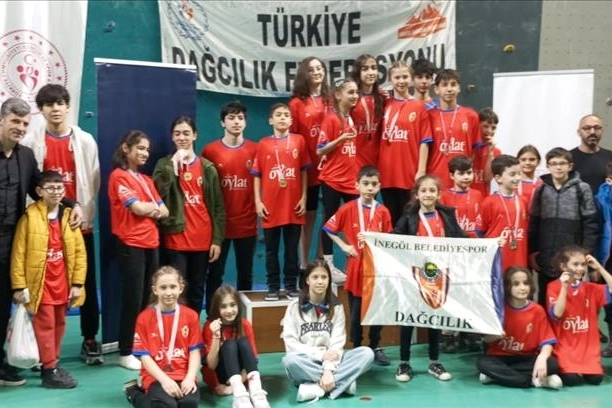 Bursa İnegöllü dağcılardan 40 madalya 