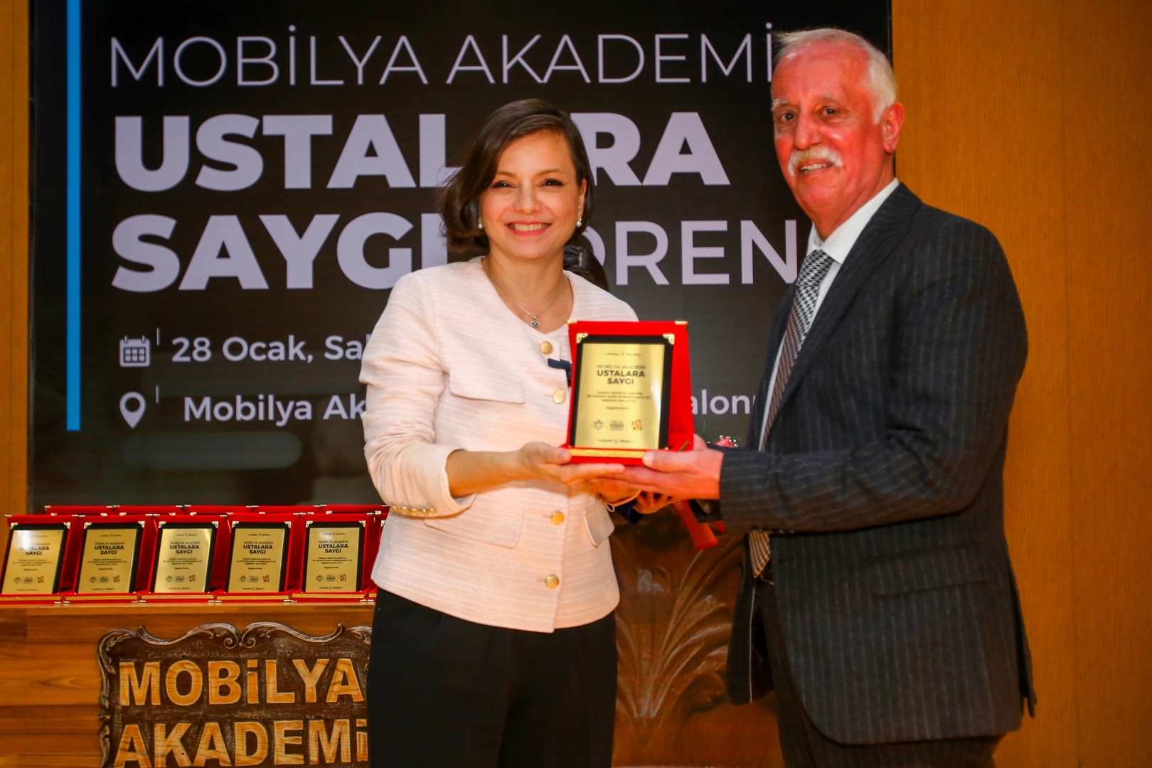İzmir Karabağlar'da mobilya ustaları onurlandırıldı 