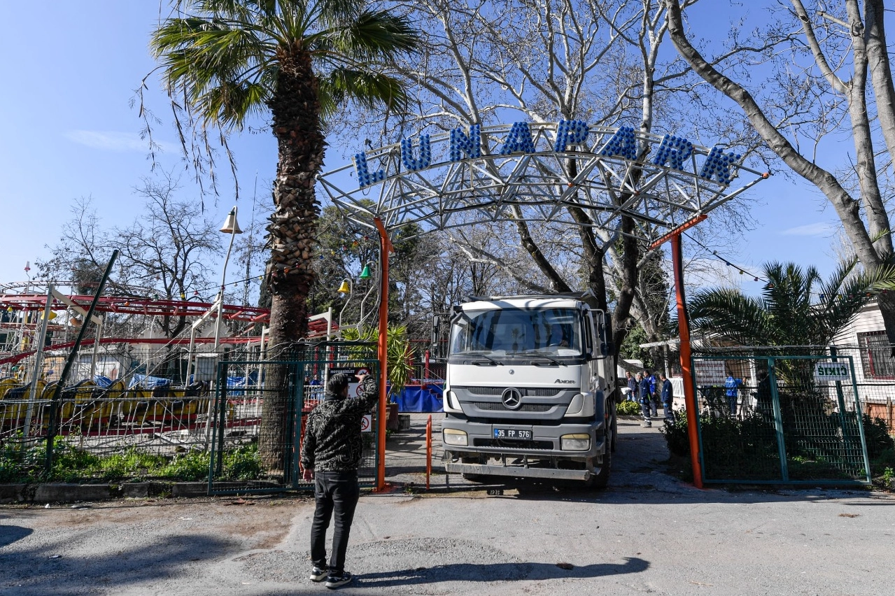İzmir Lunapark'ta tahliye işlemleri başladı 