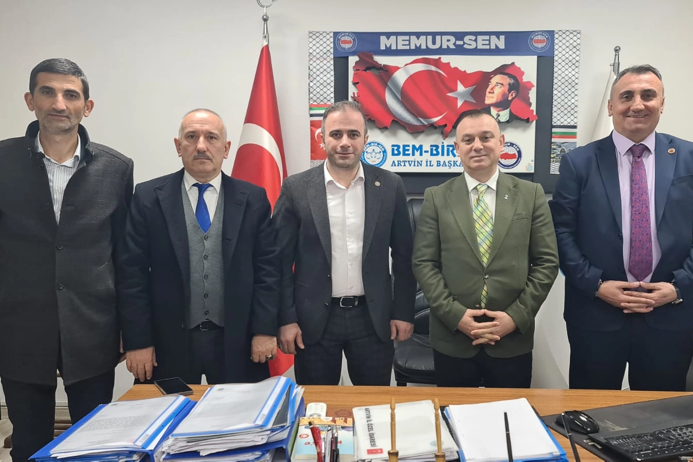 AK Parti Hopa ve Kemalpaşa'dan BEM-BİR-SEN'e ziyaret 