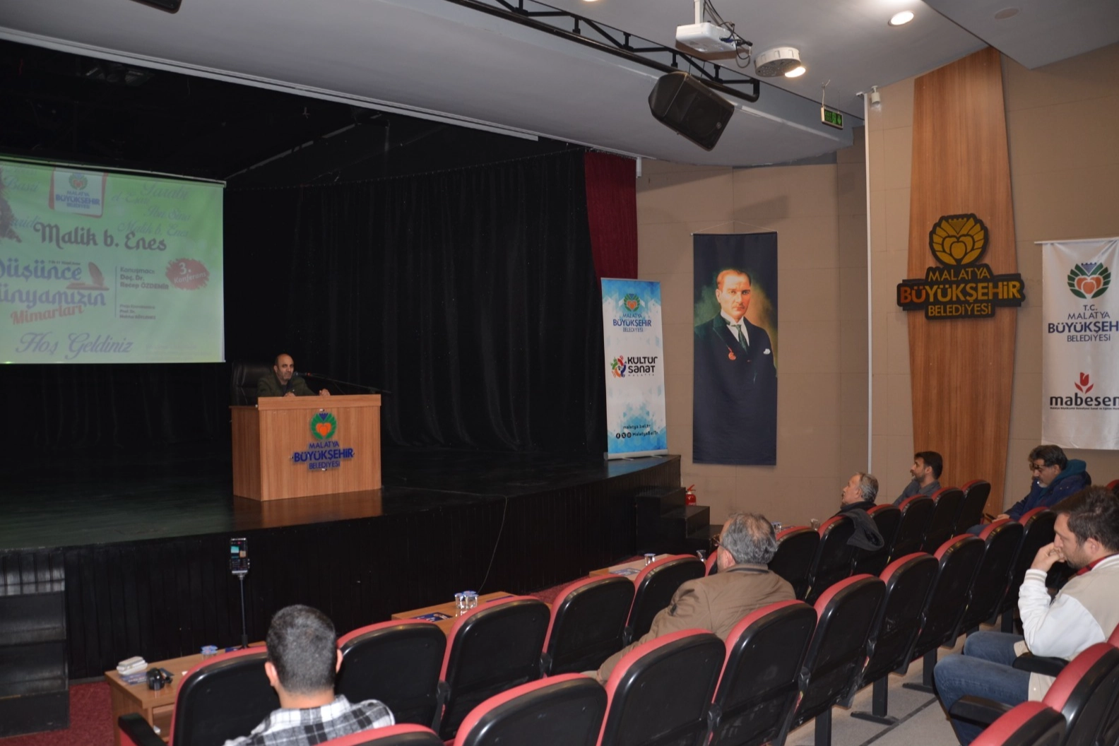 Konferansta Malik Bin Enes anlatıldı 