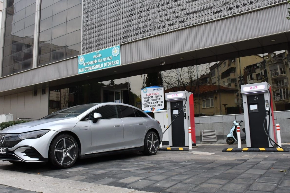 Manisa Büyükşehir'den elektrikli araç şarjına ilk istasyon 