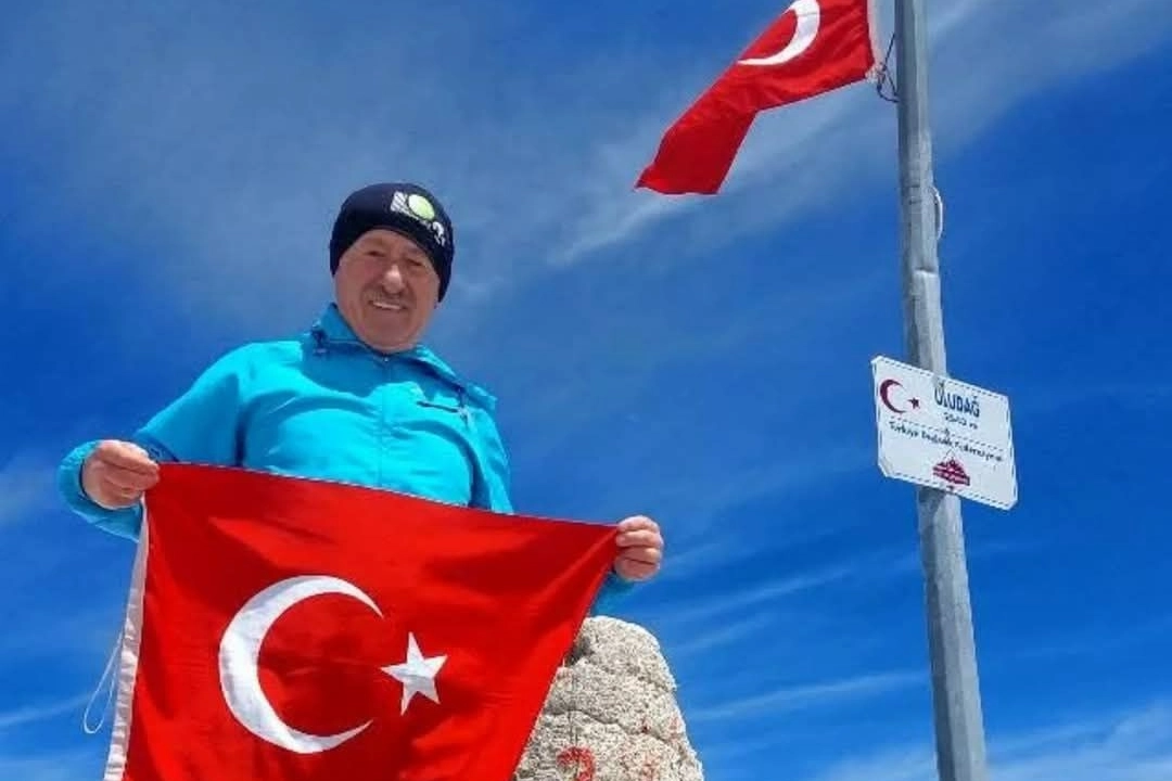 Uludağ'ın zirvesine astığı bayrağa ceza! 