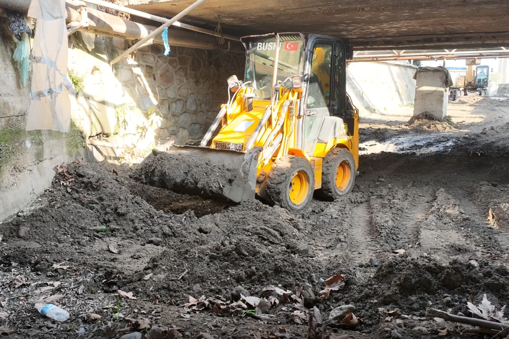 Bursa Büyükşehir'den dere temizliği 