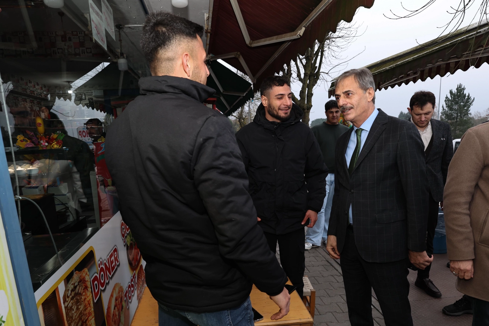 Başkan Alemdar Sakarya Yenikent'te esnafla bir araya geldi 