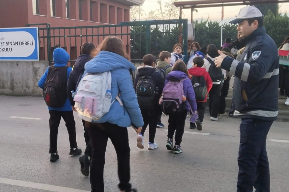 Kocaeli'de okul giriş ve çıkışları zabıta ile daha güvenli 