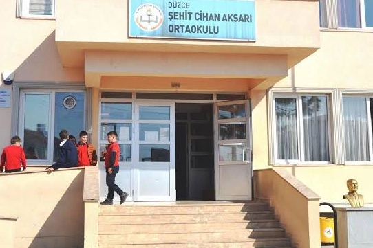 Düzce'de 5 öğrenci yediklerinden rahatsızlandı! 