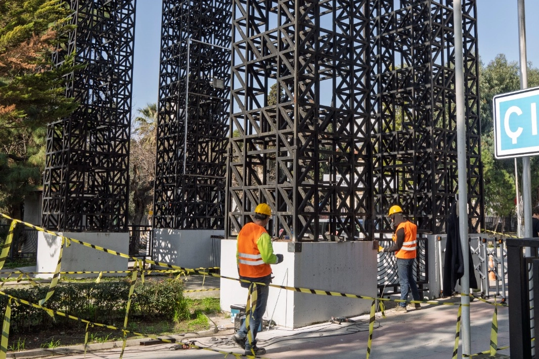 İzmir'in tarihi kapısına güçlendirme çalışmaları başladı 