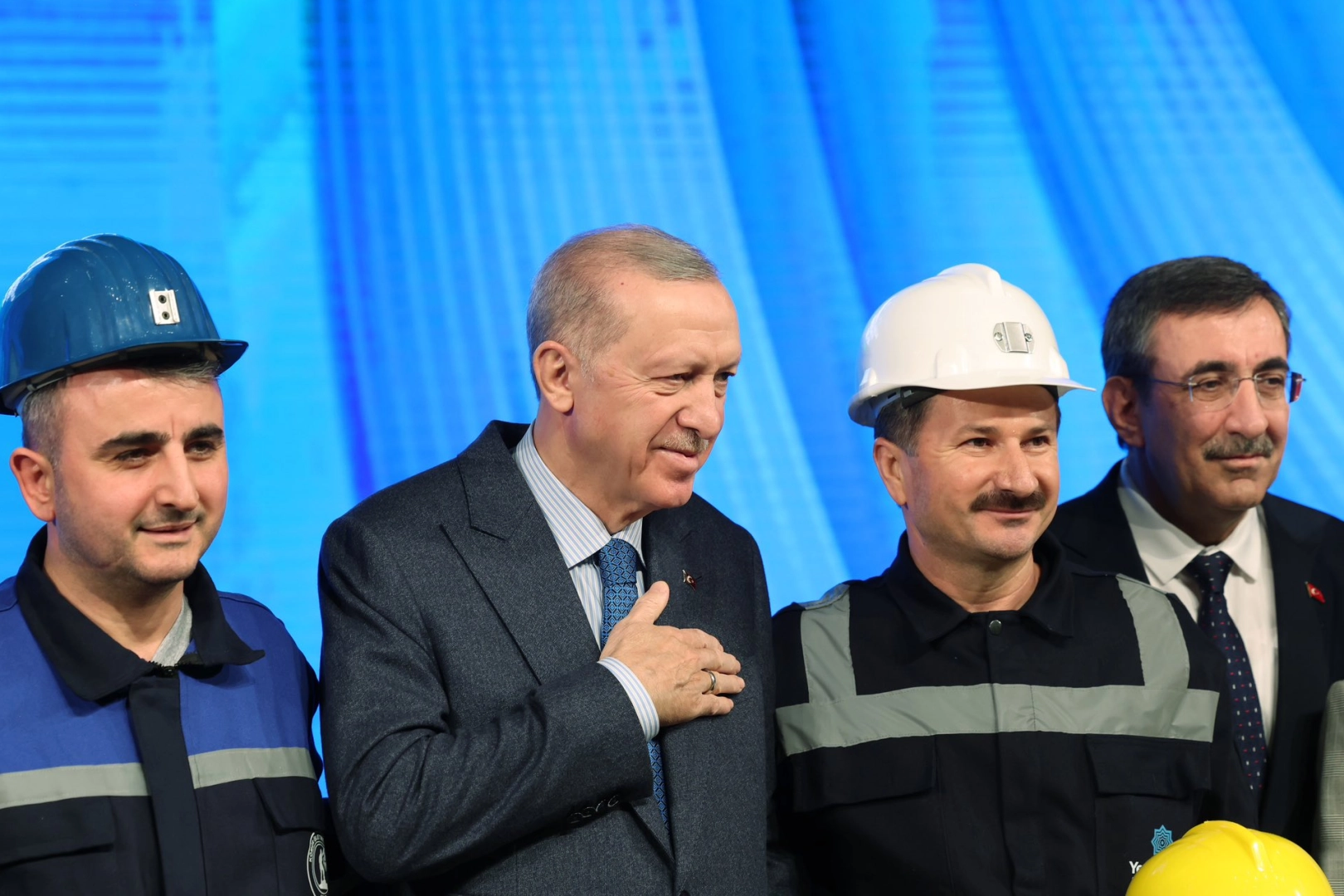 Üniversiteliye 15 bin 162 TL destek! Programın detaylarını Erdoğan duyurdu 