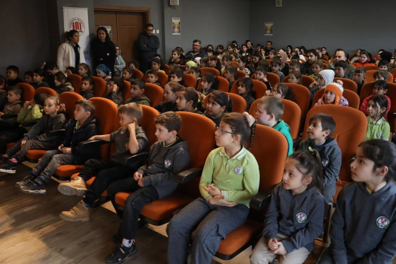 Hakkaniyeli çocuklar İzmit Belediyesi'nin etkinliğinde buluştu 