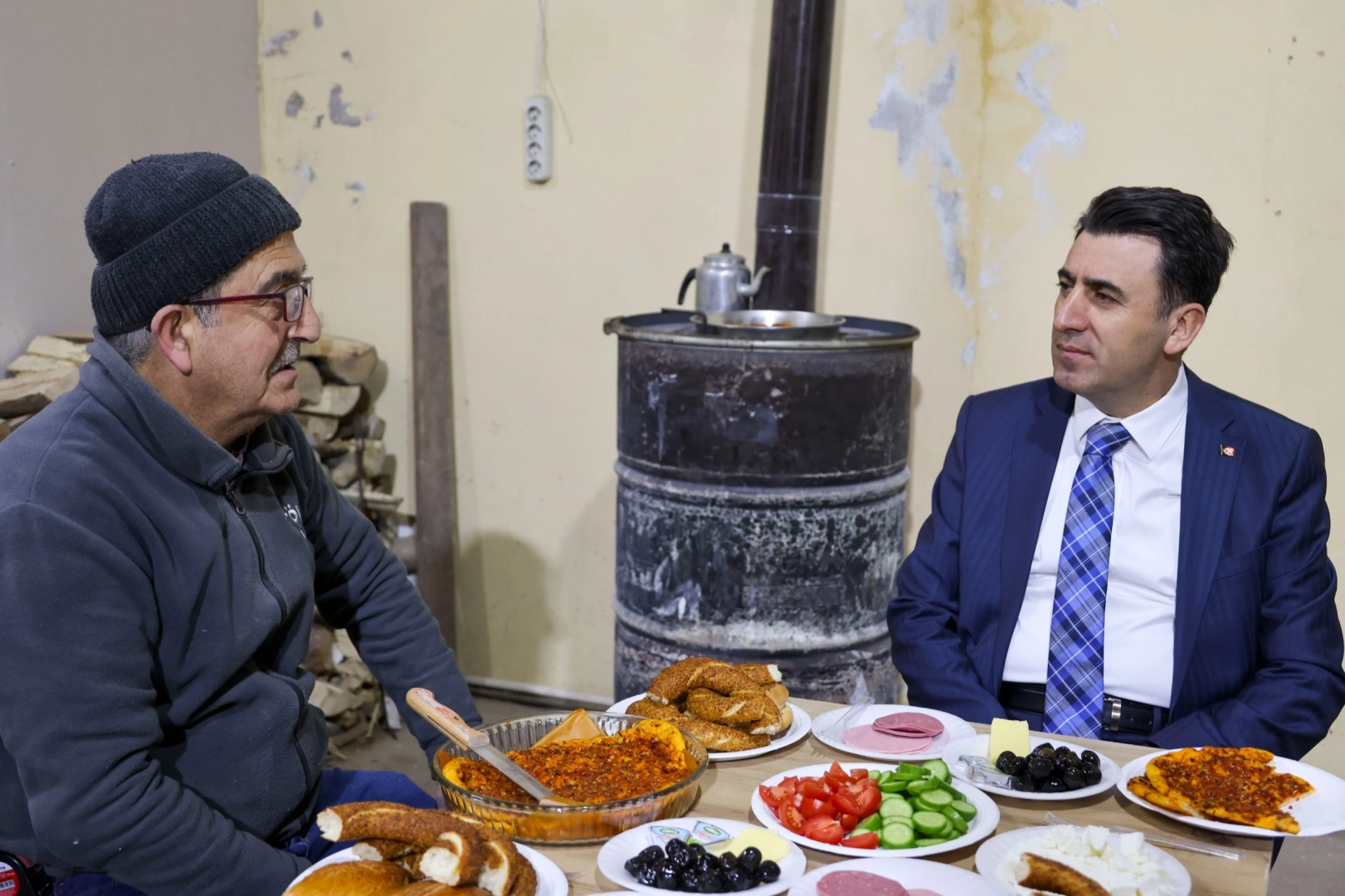 Hatay’dan Bilecik’e gelen depremzede vatandaşa Vali Aygöl'den ziyaret 