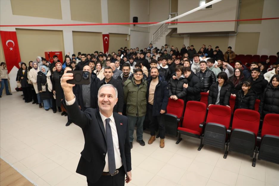 Başkan Taban İnegöl'de gençlerle buluştu 