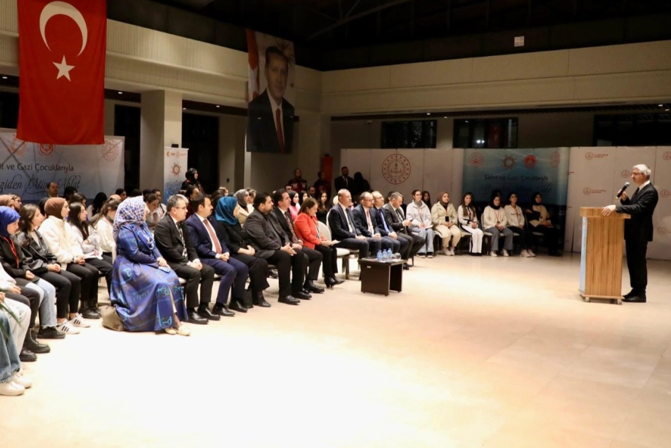 'Maziden Atiye Ahlat'ta şehit ve gazi çocuklarıyla buluşuldu 