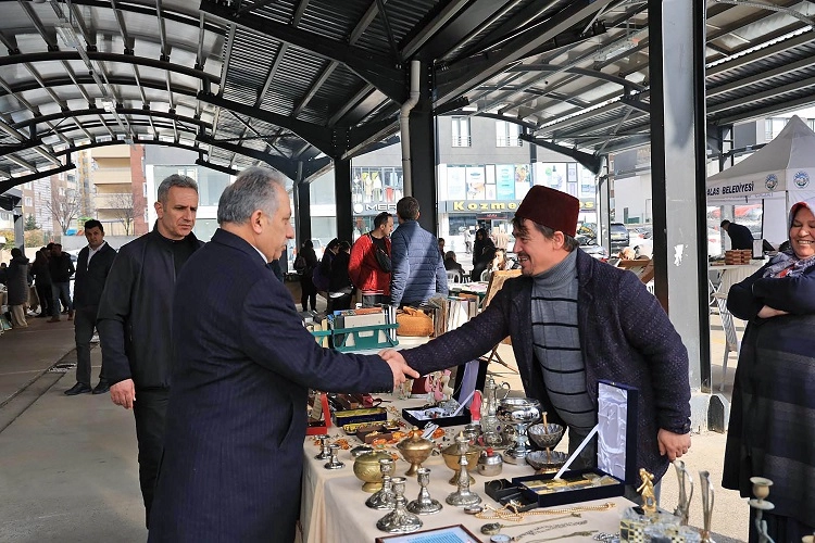 Kayseri Talas'ta Antika Pazarı'na kar engeli 