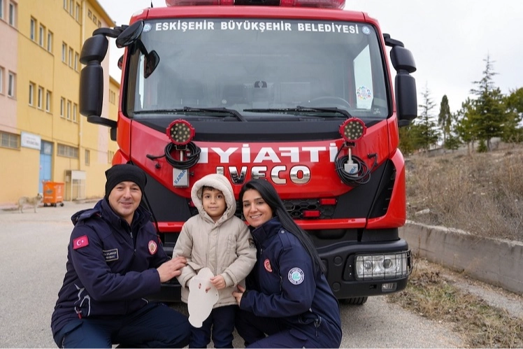Minik Ömer 'Ateş Savaşçısı' oldu 