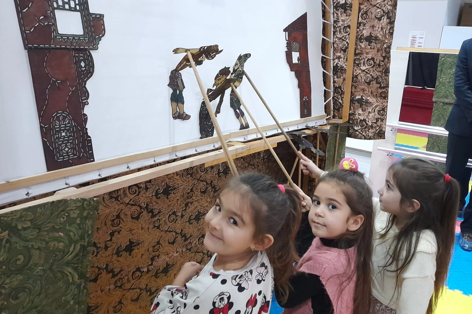 'Hacivat ve Karagöz Müzede' bu yılın turnesine başladı 